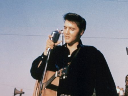 Résultat de recherche d'images pour "elvis and micro shure fifties"